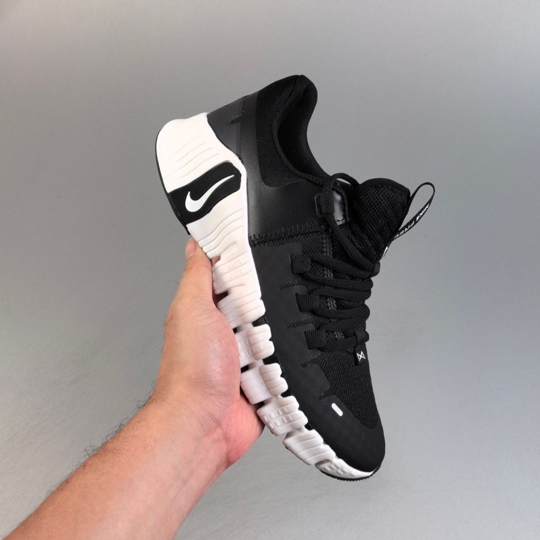 Stylish, breathable, lightweight unisex sneakers & T-SHIRT - Image 3